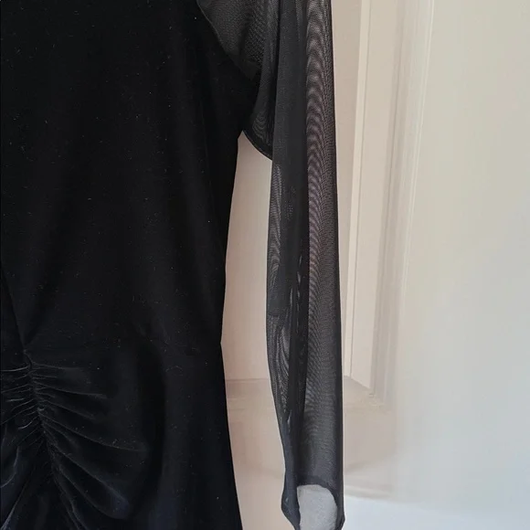 BETSY AND ADAM Black Velvet Long Sleeve Gown Dress - Picture 6 of 9